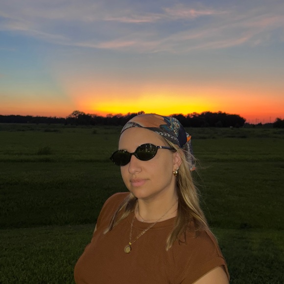 Meet your Posher, Amy - Picture 2 of 2